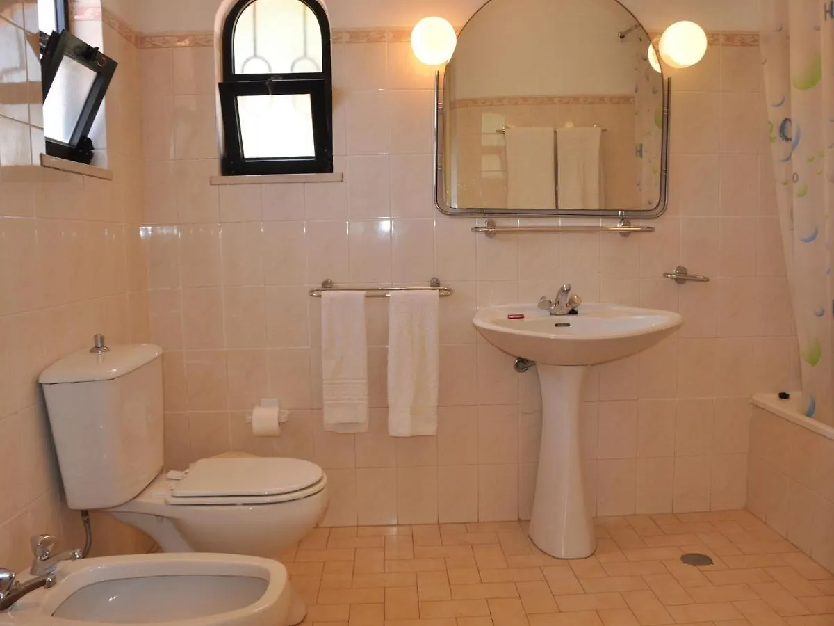 Modern Holiday Home In Quarteira With Swimming Pool Portugalsko